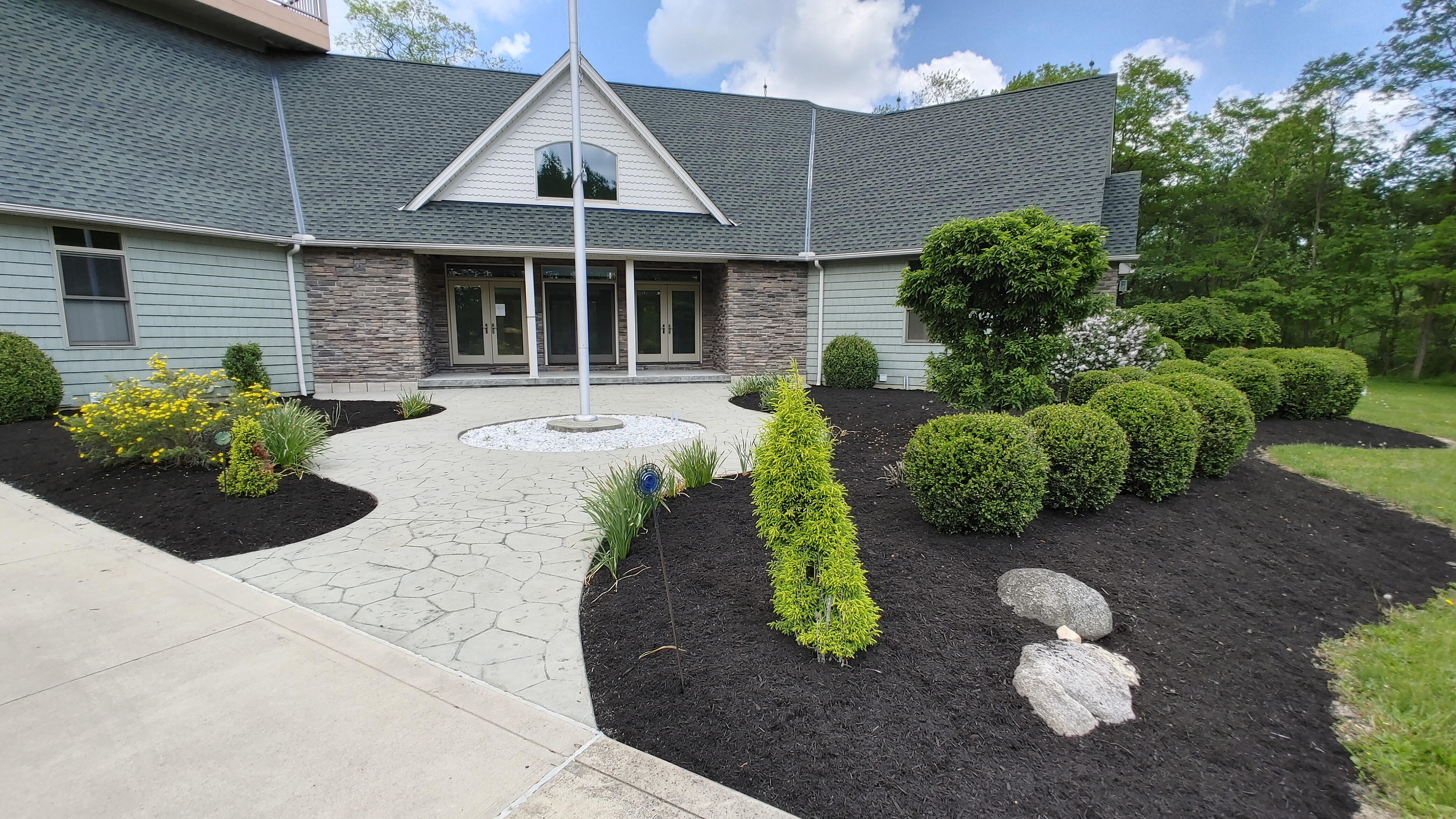 Landscaping Montville Township Ohio Cleaner Grounds